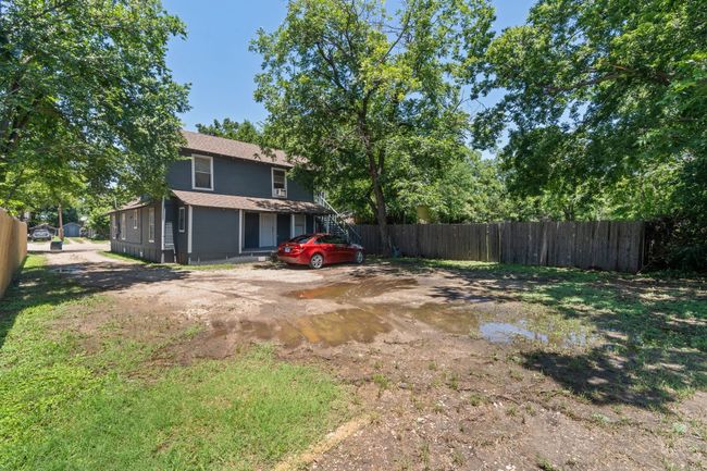 305 W Waco St, Home with 5 bedrooms, 3 bathrooms and 6 parking in Ennis TX | Image 22