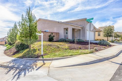 1685 Spring Run Ln, Beaumont, CA, 92223-3487 | Card Image