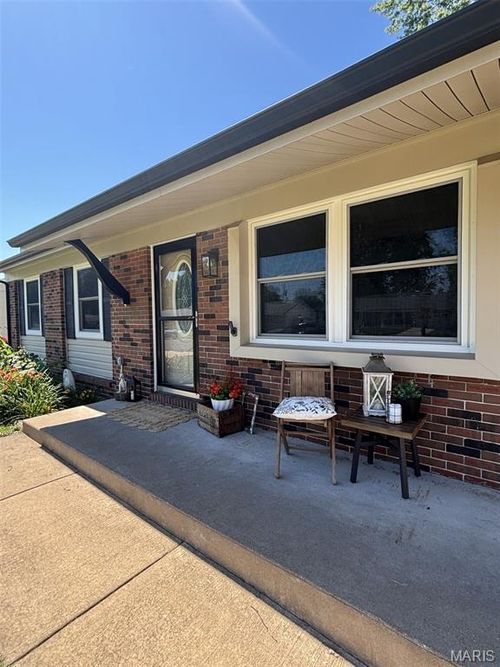3255 Ipswich Ln, Saint Charles, MO, 63301-8904 | Card Image
