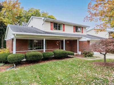 37711 Devoe Street, Home with 4 bedrooms, 3 bathrooms and null parking in Clinton Twp MI | Image 2