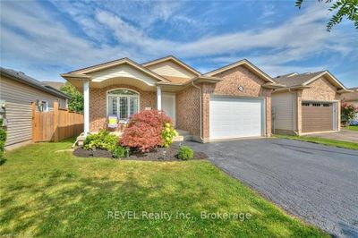 8159 Barrett Cres, House other with 3 bedrooms, 2 bathrooms and 5 parking in Niagara Falls ON | Image 2