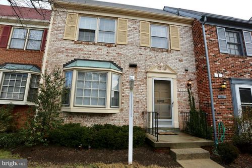 2215 N Somerset St, ARLINGTON, VA, 22205-1937 | Card Image