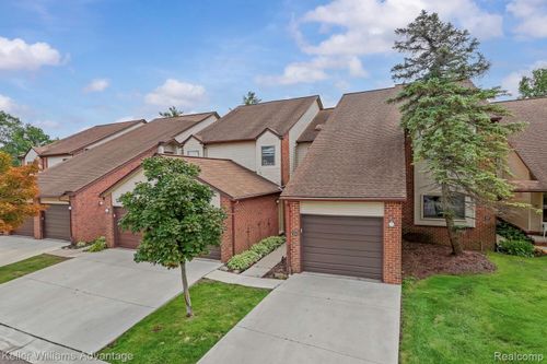 apt-104-6660 Ridgefield Cir, West Bloomfield, MI, 48322-3047 | Card Image