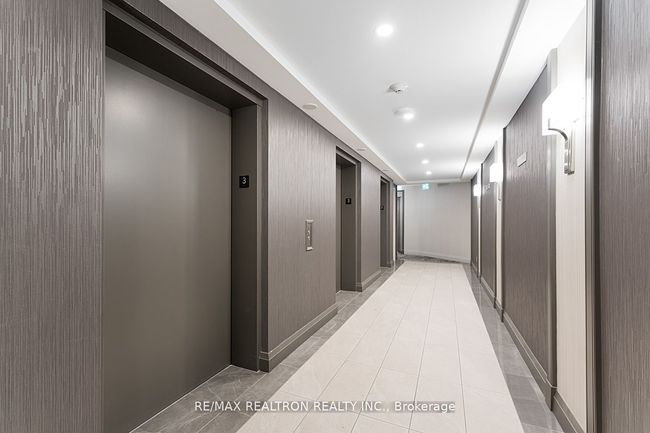307 - 110 Promenade Cir, Condo with 2 bedrooms, 2 bathrooms and null parking in Vaughan ON | Image 5