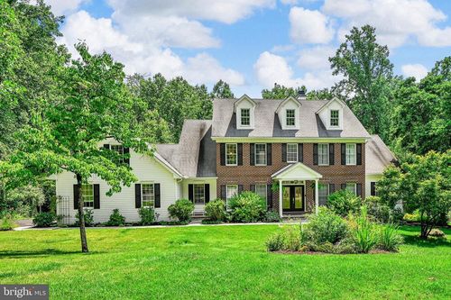 2475 Woodland Hills Ct, Hellertown, PA, 18055-3365 | Card Image