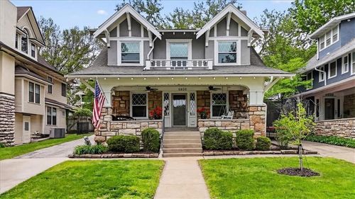 5820 Wyandotte St, Kansas City, MO, 64113-1249 | Card Image