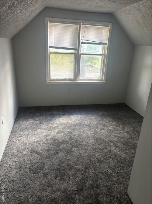 65 Portage St, Highland Park, MI, 48203-2752 | Card Image