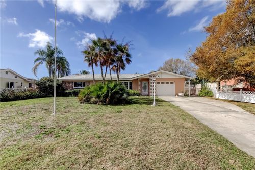 8586 Forsyth Dr, SEMINOLE, FL, 33772-3939 | Card Image