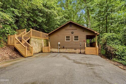 3770 Ravens Den Way, Sevierville, TN, 37862-8525 | Card Image