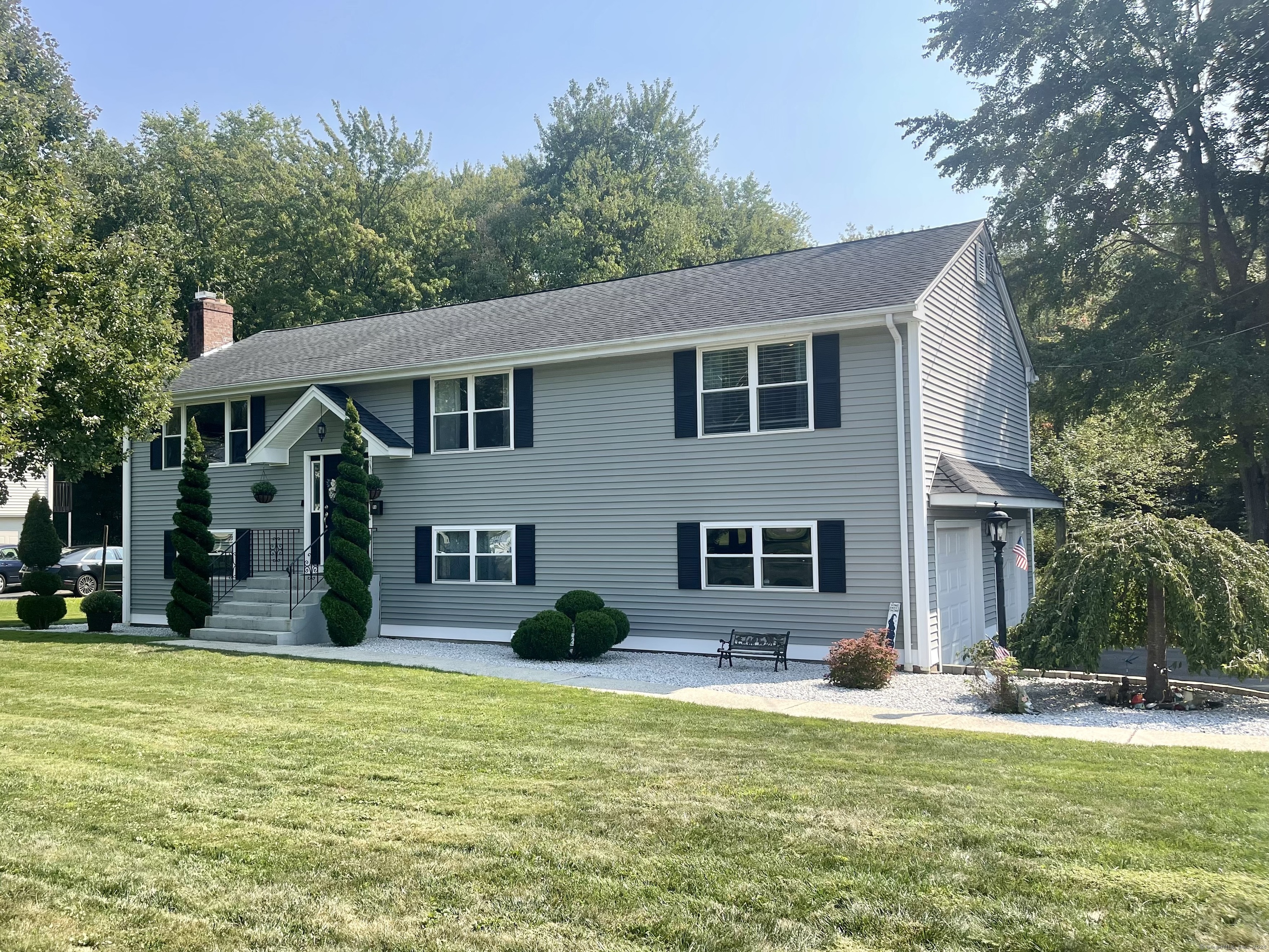 Carriage Hill Dr, Newington, CT 06111