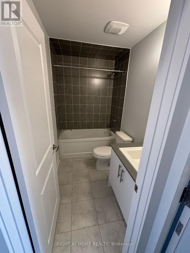 U228 - 9570 N Islington Avenue W, Townhouse with 2 bedrooms, 3 bathrooms and 2 parking in Vaughan (Sonoma Heights) ON | Image 14
