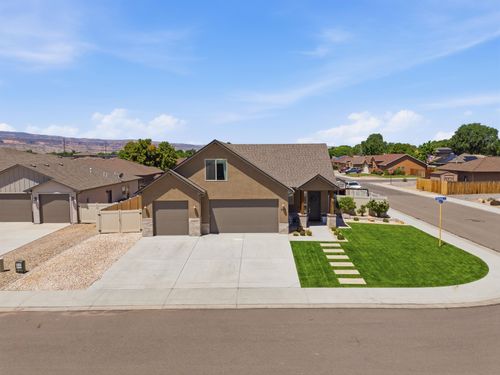 423 Woodland Ct, Fruita, CO, 81521-6414 | Card Image