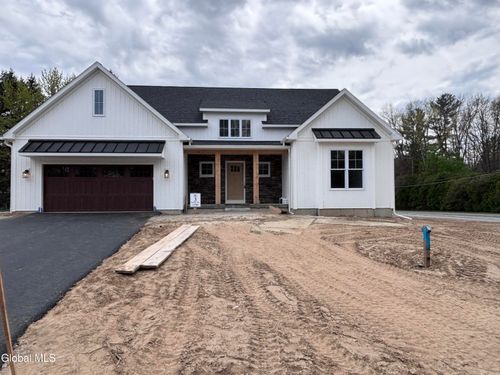 3 Wyatt'S Way, Clifton Park, NY, 12065 | Card Image