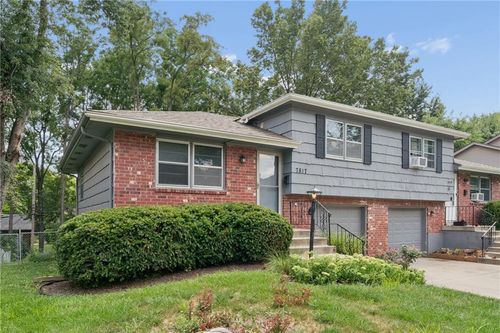 7817 England Dr, Overland Park, KS, 66204-2415 | Card Image