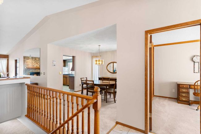 1038 Shawnee Rd Sw, Home with 3 bedrooms, 3 bathrooms and 4 parking in Calgary AB | Image 4