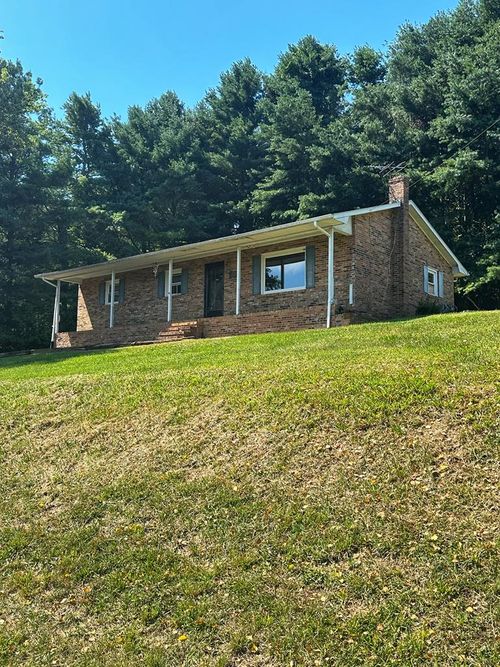 282 Rolling Hills Dr, Marion, VA, 24354-6671 | Card Image