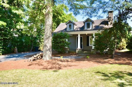 835 N Ashe St, Southern Pines, NC, 28387-4905 | Card Image