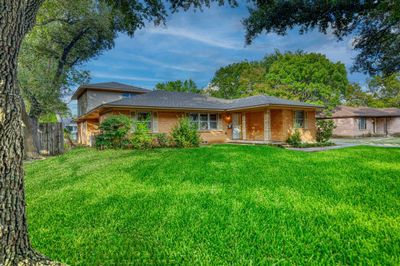 View of front of house with a front yard | Image 1