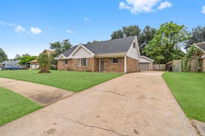 1407 Banbury Circle, House other with 3 bedrooms, 3 bathrooms and null parking in Livingston TX | Image 2