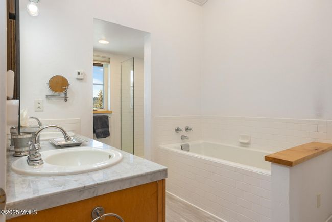 12 June Creek Rd, Home with 3 bedrooms, 3 bathrooms and null parking in Edwards CO | Image 17