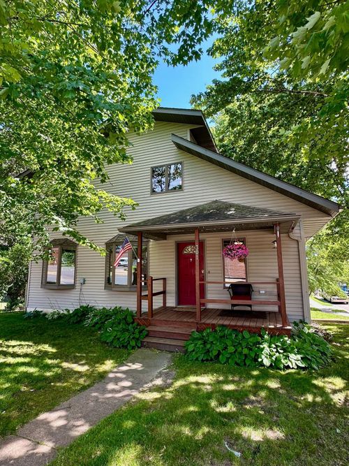 301 University St, Elk Mound, WI, 54739-9502 | Card Image