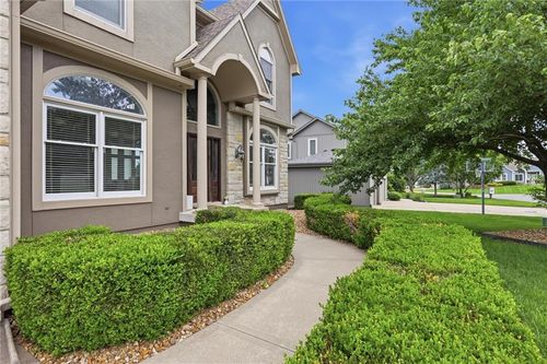 2808 Sw Arthur Dr, Lee's Summit, MO, 64082-4062 | Card Image