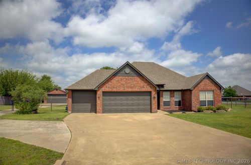5755 144th St, Collinsville, OK, 74021-7412 | Card Image