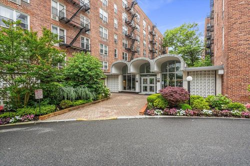 apt-5g-54 Little Neck Pkwy, Little Neck, NY, 11362-2216 | Card Image