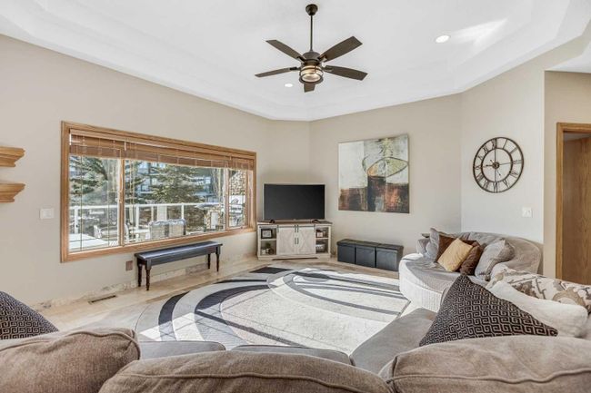 76 Chaparral Cove Se, Home with 3 bedrooms, 3 bathrooms and 4 parking in Calgary AB | Image 9