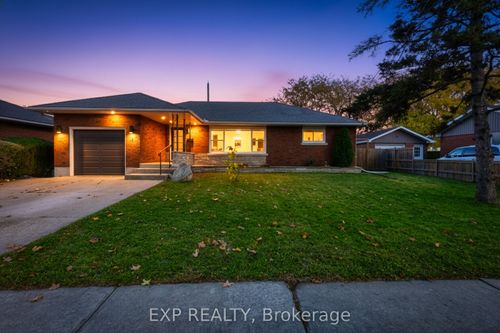 7 Harcove St, Saint Catharines, ON, L2N1W7 | Card Image