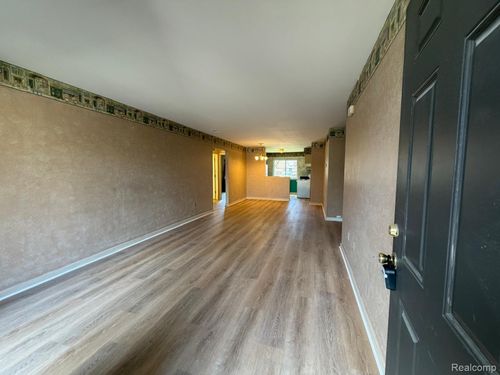 33537 Pondview Cir, Livonia, MI, 48152-1470 | Card Image