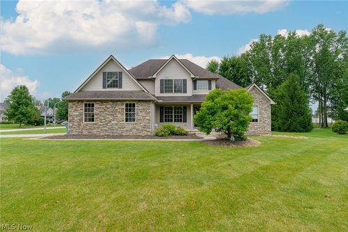 1044 Glendalough Dr, Grafton, OH, 44044-1027 | Card Image