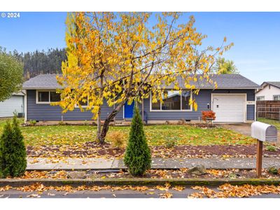 825 Evergreen Dr, House other with 3 bedrooms, 2 bathrooms and 1 parking in Creswell OR | Image 2