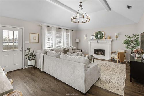 2524 Willow Bend Dr, Bryan, TX, 77802-2460 | Card Image