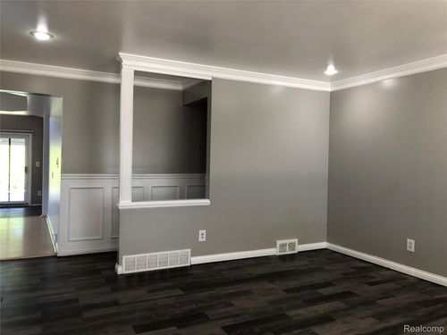 31217 Moulin Ave, Warren, MI, 48088-7028 | Card Image