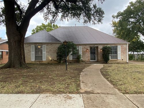 8100 Hillside Dr, Frisco, TX, 75033-3713 | Card Image