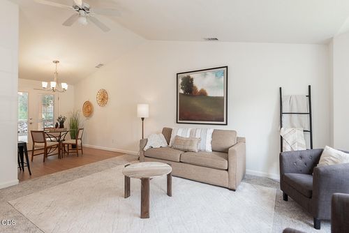 2225 Sw 30th Ct, Redmond, OR, 97756-8044 | Card Image