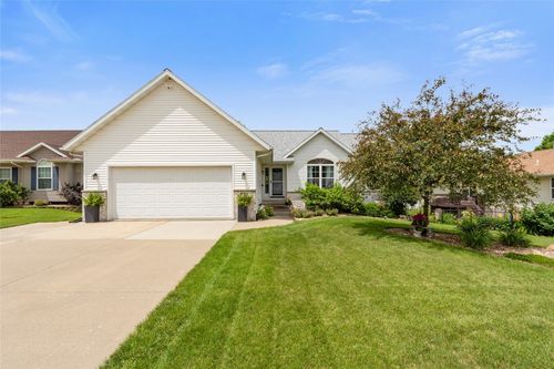 523 E Terrace Dr, Center Point, IA, 52213-9215 | Card Image