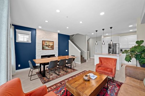 2-11282 Cottonwood Dr, Maple Ridge, BC, V2X8W8 | Card Image