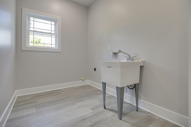 1020 Loggins Rd, House other with 4 bedrooms, 3 bathrooms and 1 parking in Charlotte TN | Image 19