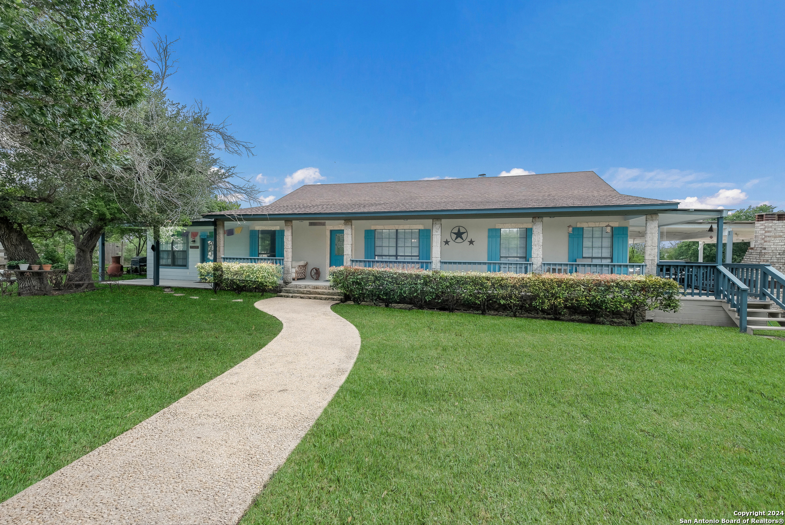 Cr-5733 , Castroville, TX 78009