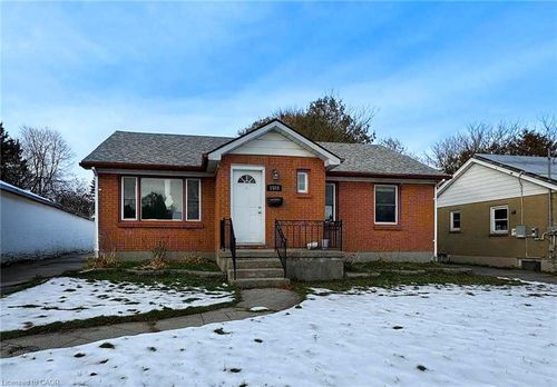 {{alt}} | Card Image