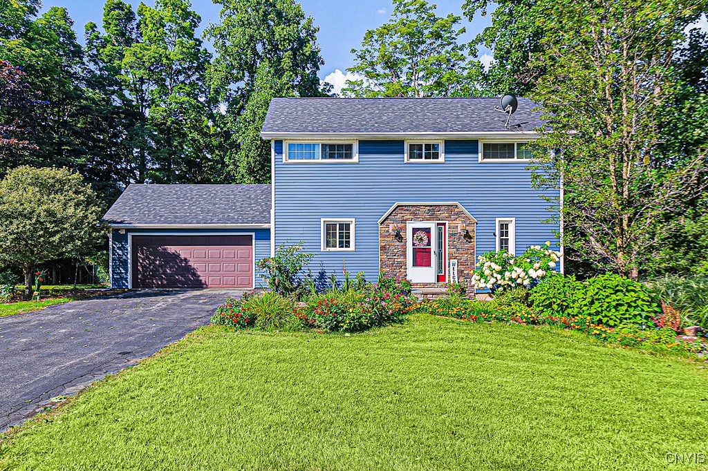 Christopher Cir, New Hartford, NY 13413