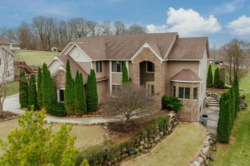 585 Overlook Pass, Fredonia, WI, 53021-9648 | Card Image