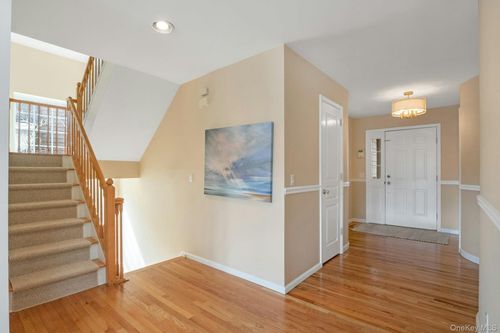 7 Deer Tree Ln, Briarcliff Manor, NY, 10510-1752 | Card Image