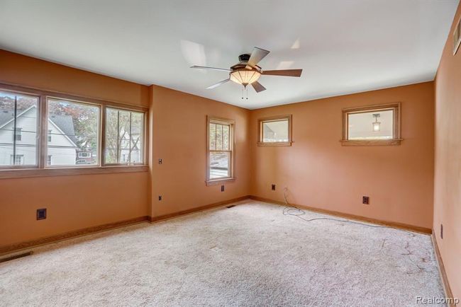 909 Hilldale Drive, Home with 3 bedrooms, 1 bathrooms and null parking in Royal Oak MI | Image 18