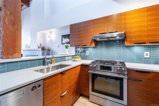 317 - 599 Pandora Ave, Condo with 1 bedrooms, 2 bathrooms and 1 parking in Victoria BC | Image 8