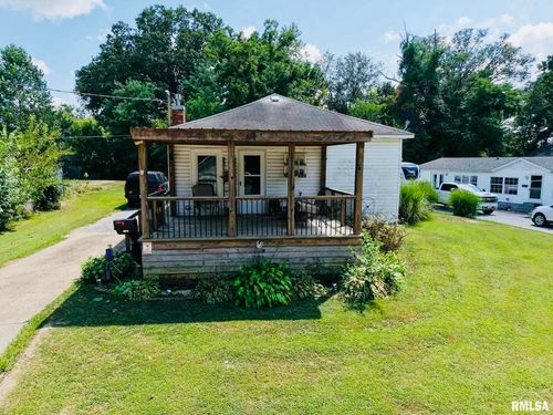 1104 W Webster St, Benton, IL, 62812-1547 | Card Image