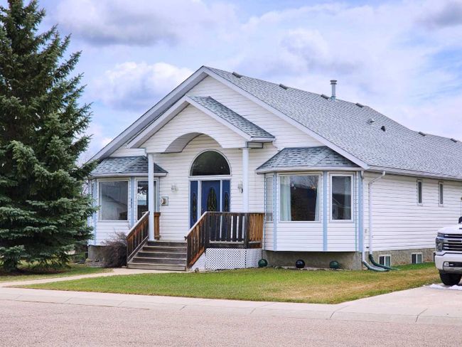 401 Slade Place, Home with 3 bedrooms, 2 bathrooms and 4 parking in Nanton AB | Image 1