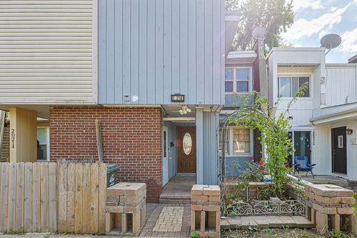 unit-b-2021 Berkshire Cir, Carpentersville, IL, 60110-2463 | Card Image